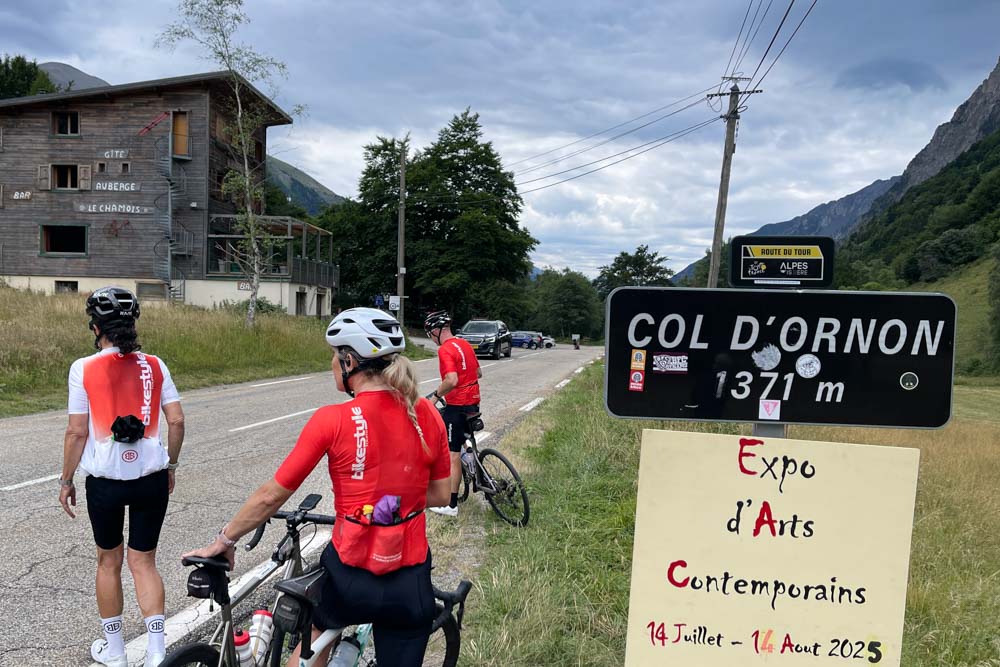 Riders on Col d'Ornon