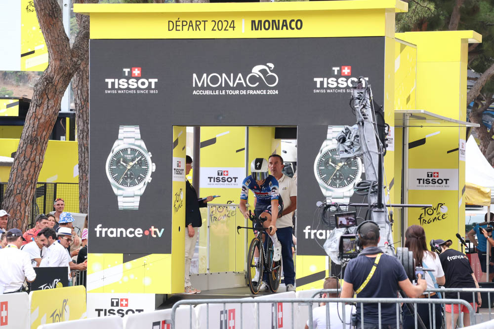 Remco starting ITT at the Tour de France