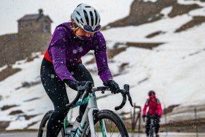 Riding in the snow on passo Pordoi